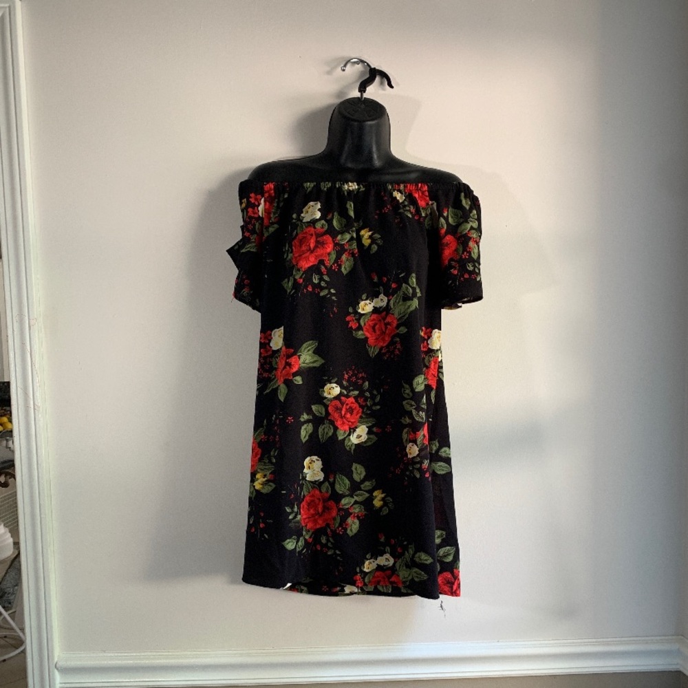 Dress - Picture 3 of 3